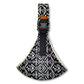Črno-bela otroška nosilka z geometrijskim vzorcem, nastavljivo naramnico in močno črno zaponko za varno nošenje.